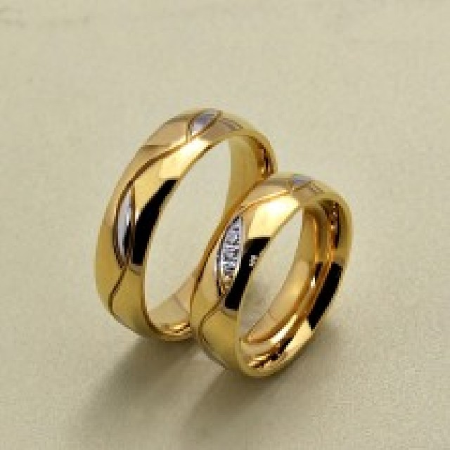 Par de Aliança 6mm folheada em ouro 18k