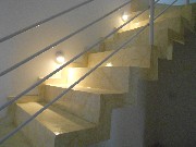 Acabamento marmorizado em escadas caracol